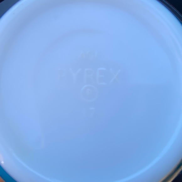 Vintage Pyrex Bundle - Picture 4 of 11